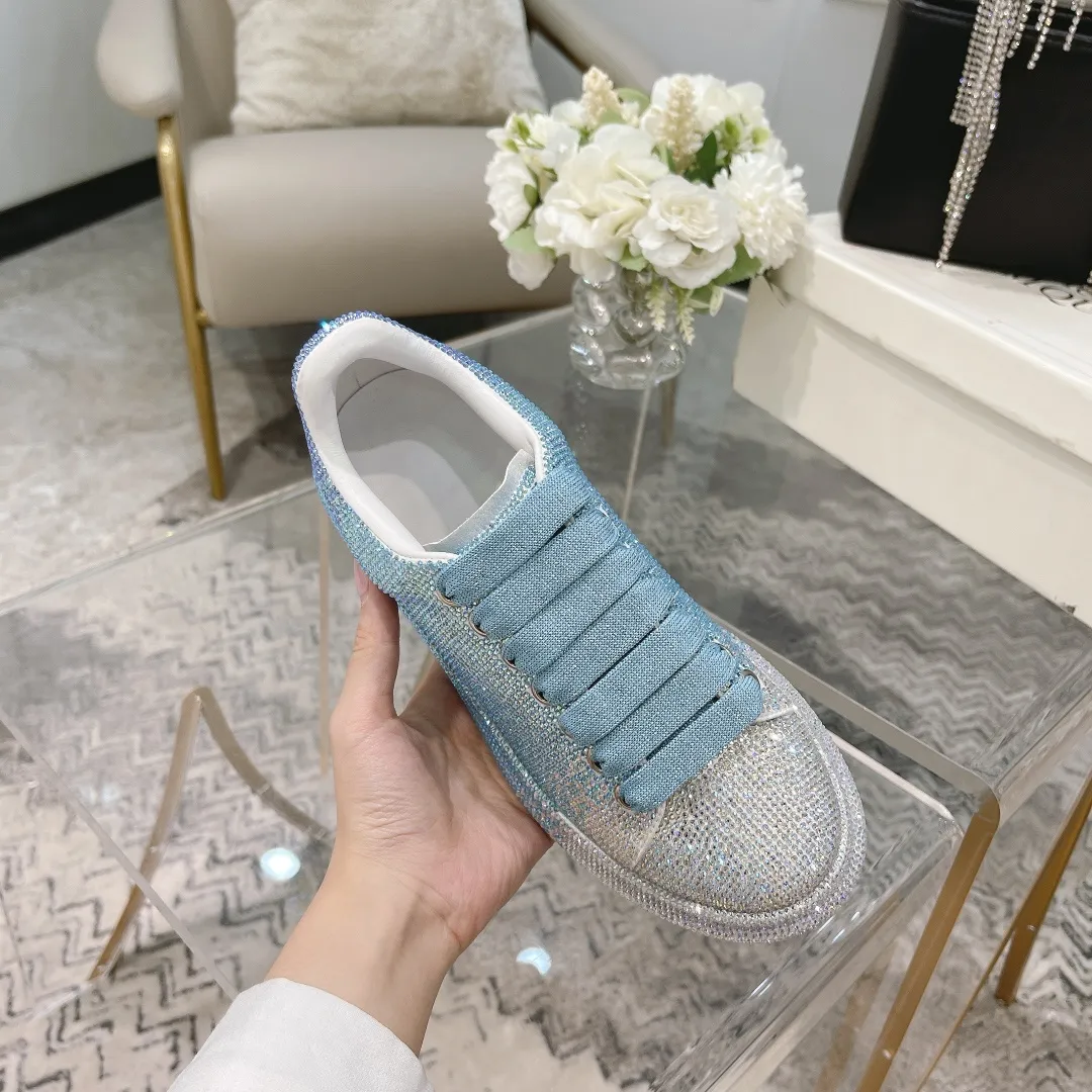 👟👟Ex-factory price 560👟👟 Men's size +10 2025SS McQueen crystal inlaid large and small diamond casual shoes counter original 1:1 production Fabric: imported silk velvet + imported Czech diamonds Lining: sheepskin lining Code number: 35-41 Male 39/44